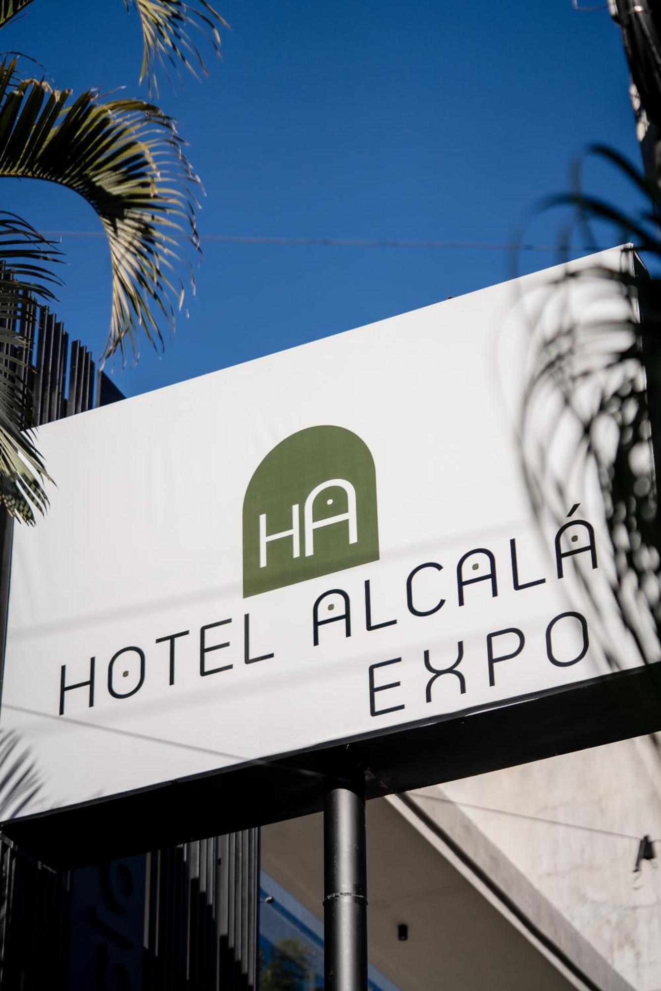 ホテル Alcala Expo グアダラハラ エクステリア 写真