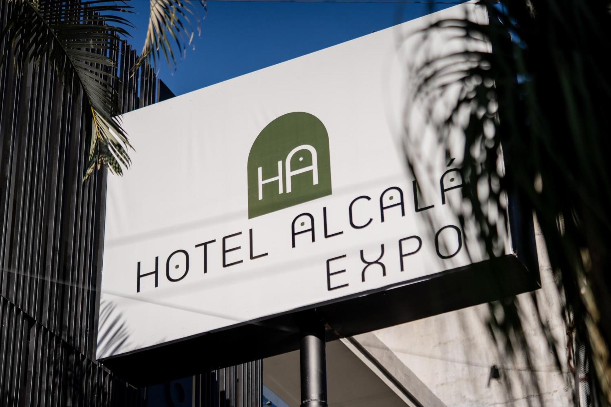 ホテル Alcala Expo グアダラハラ エクステリア 写真